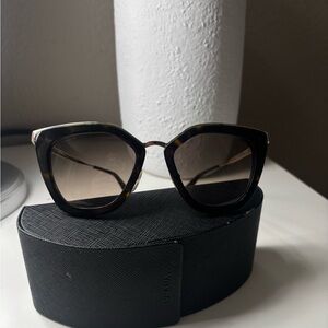 PRADA Tortoiseshell Cat-Eye Sunglasses - Brown Gradient Lenses